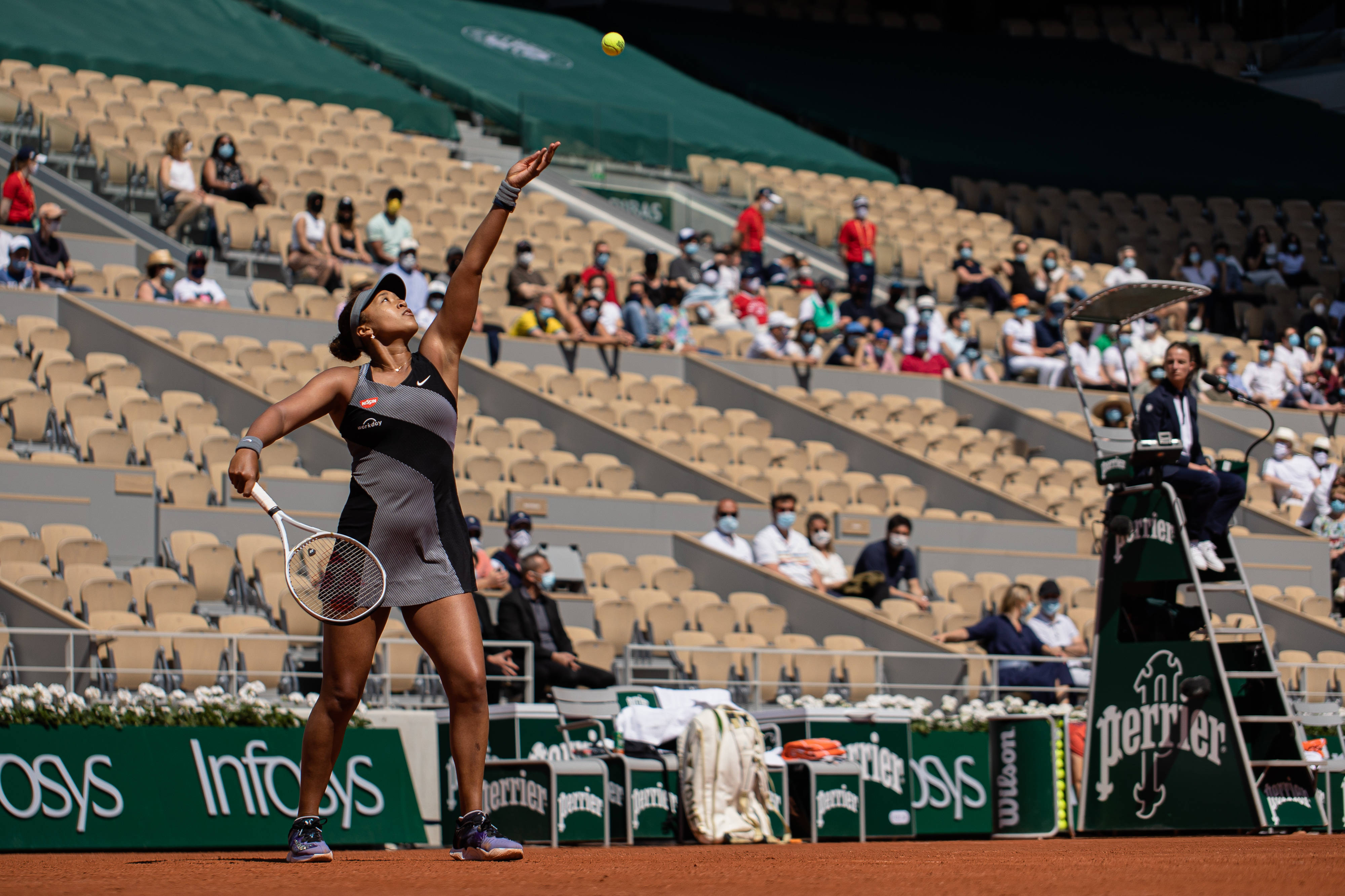 体育赛事和活动-大坂直美重返赛场,表现优异首场状态出色,公牛观众沸腾!再创辉煌时刻-体育赛事和活动