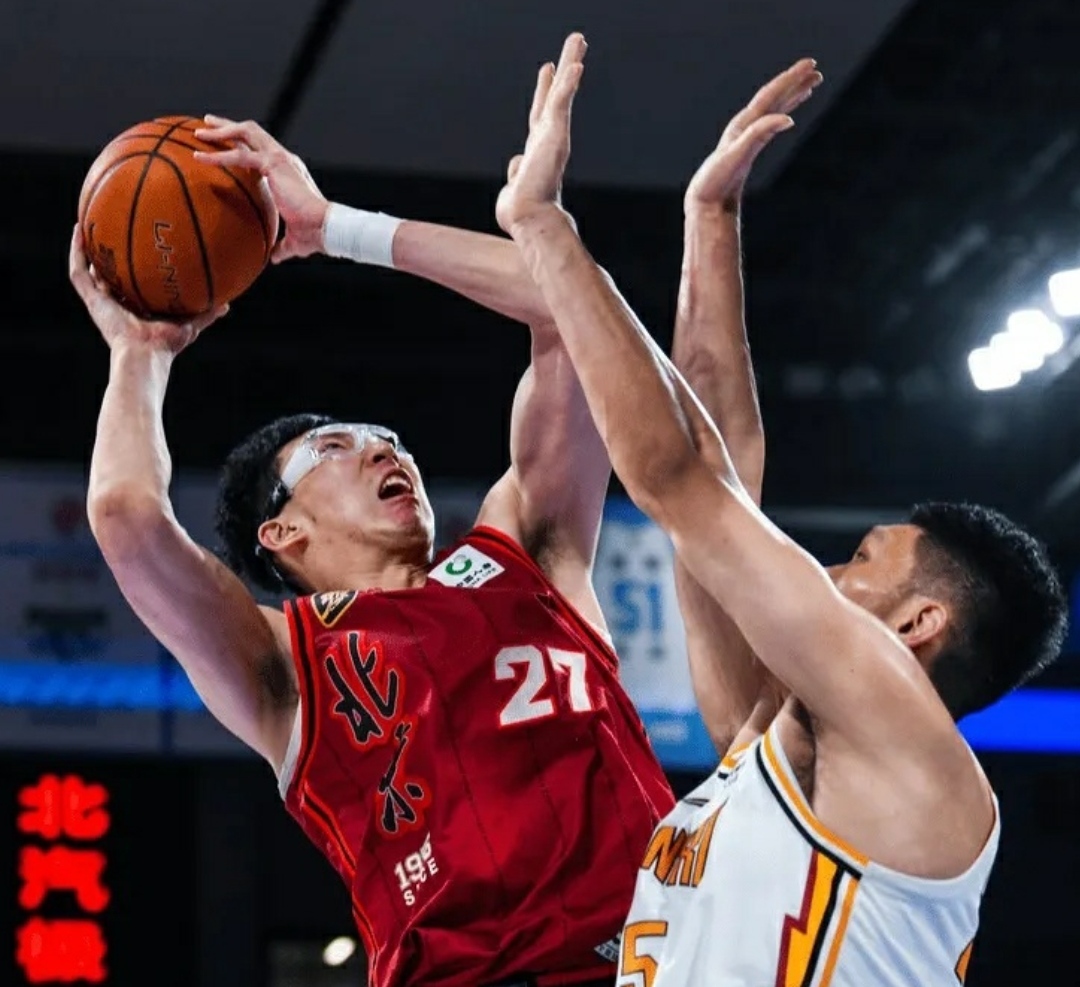 wanbo sports-CBA常规赛倒计时，门兴格拉德巴赫冲刺阶段伤情更新，细节引发关注，质疑声仍在，临场指挥获称赞-wanbo sports